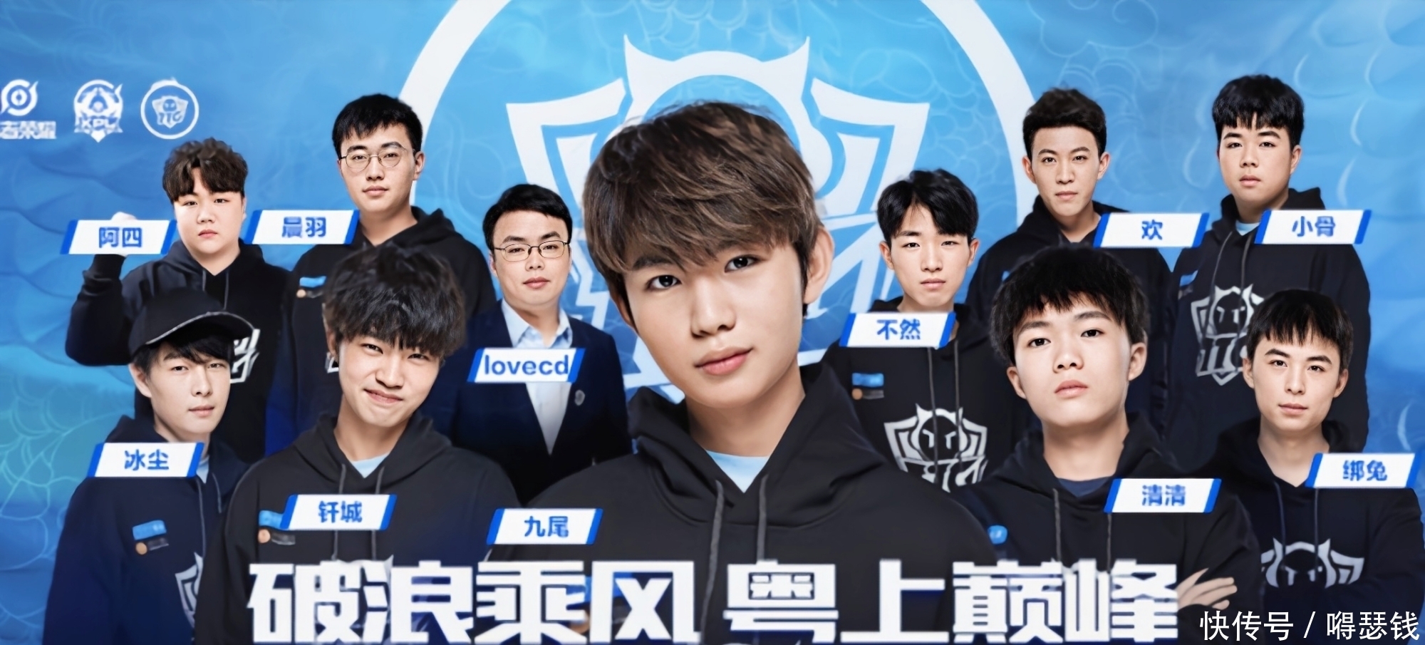 球迷们在欣